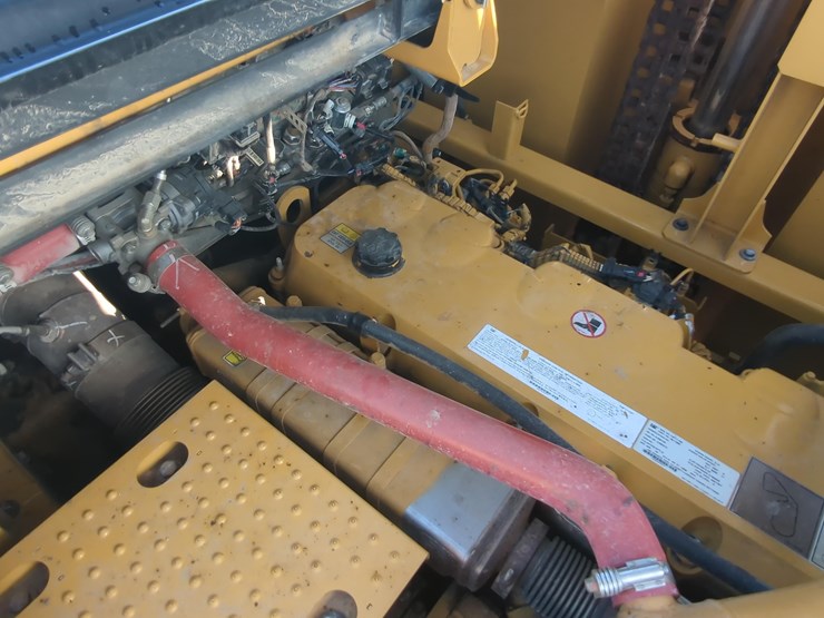2019-caterpillar-352-f-image-18