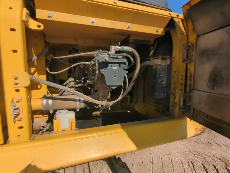 2022-komatsu-pc360-lc-11-image-19