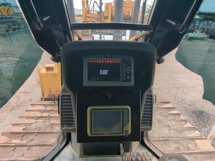 2017-caterpillar-d6t-xw-image-20