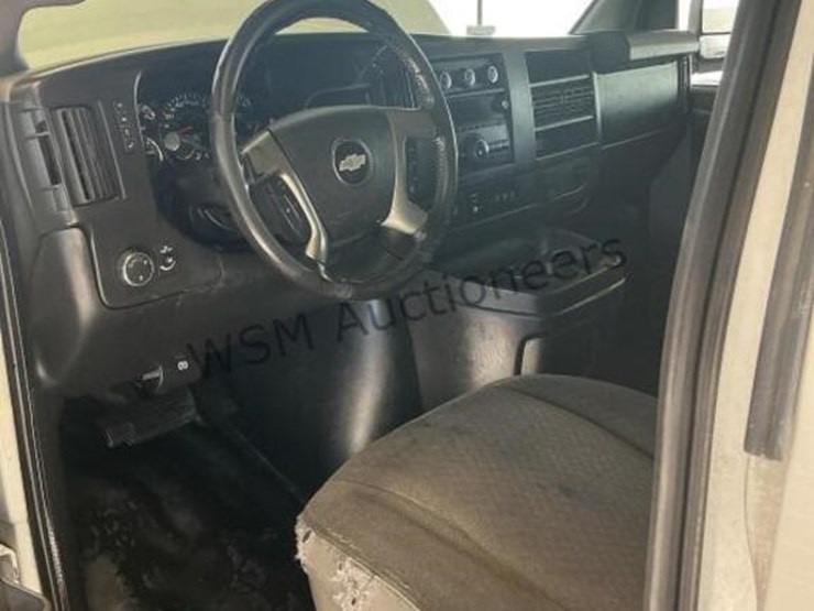 2017-chevrolet-express-2500-image-23
