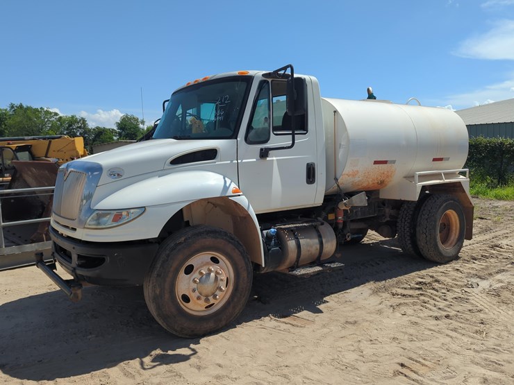 2017-international-durastar-4300-image-2