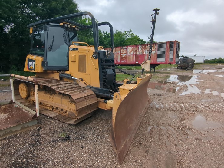 2017-caterpillar-d6t-xw-image-3