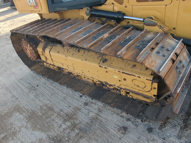 2022-caterpillar-d3-lgp-image-10