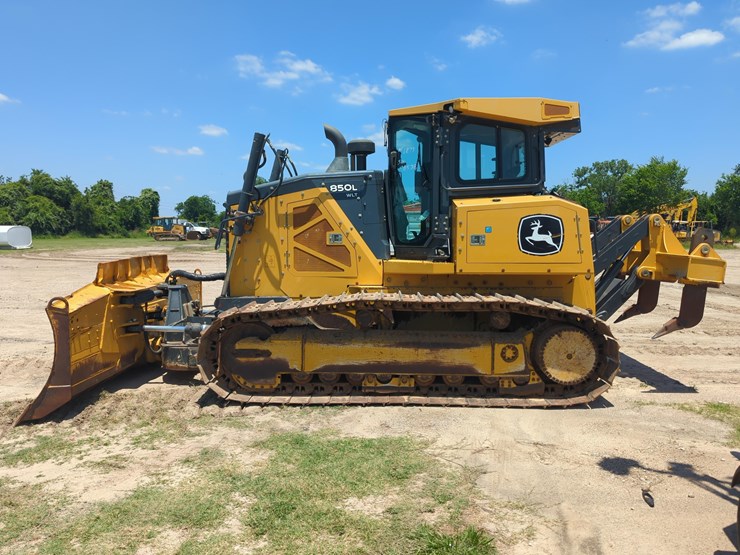 2021-deere-850-wt-image-1