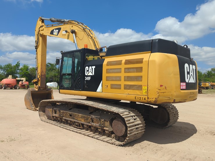 2017-caterpillar-349-image-5