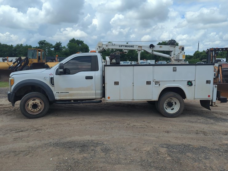 2017-ford-f550-image-1