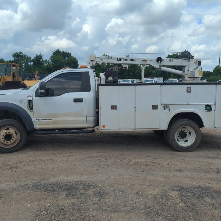 2017 FORD F550
