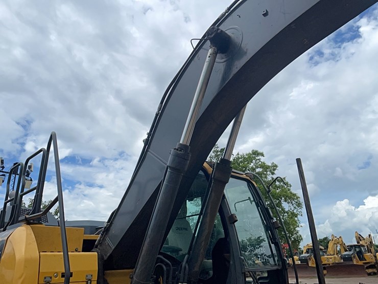 deere-210g-image-9