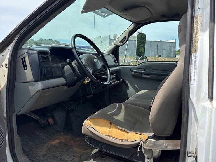 2008-ford-f750-xl-image-16