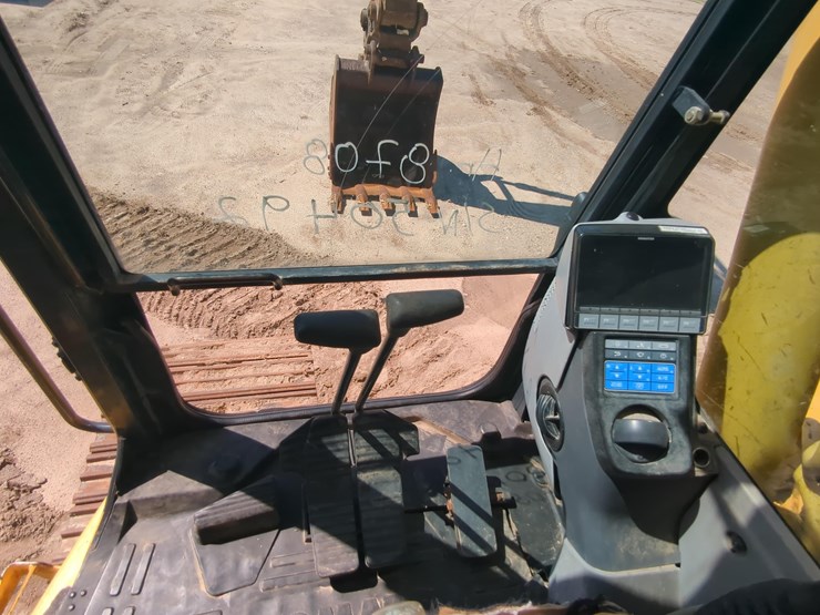 komatsu-pc228-lc-image-22