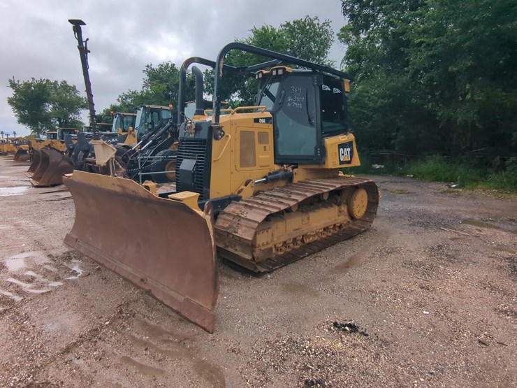 2017-caterpillar-d6t-xw-image-2