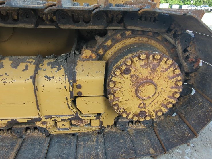 2022-caterpillar-d3-lgp-image-14