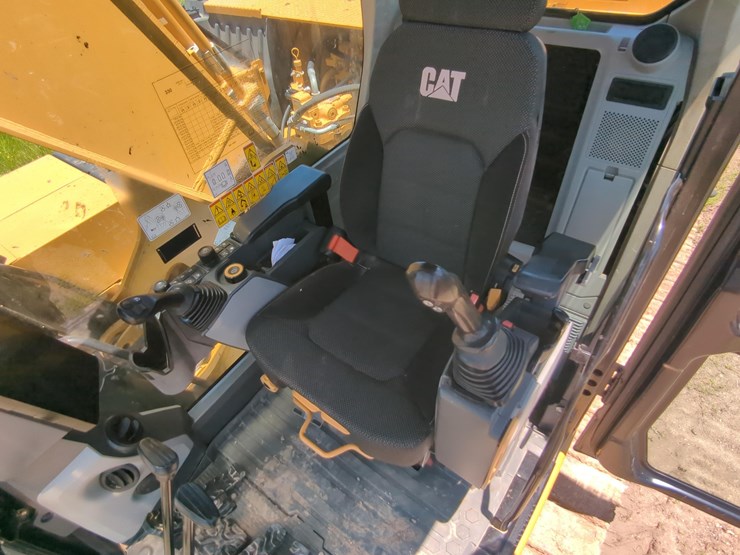 2019-caterpillar-330-image-19