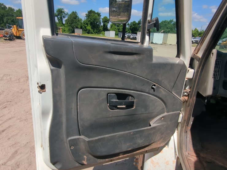 2017-international-durastar-4300-image-15