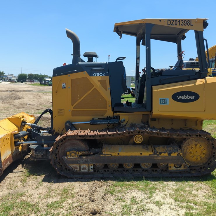 2022 DEERE 450 LT