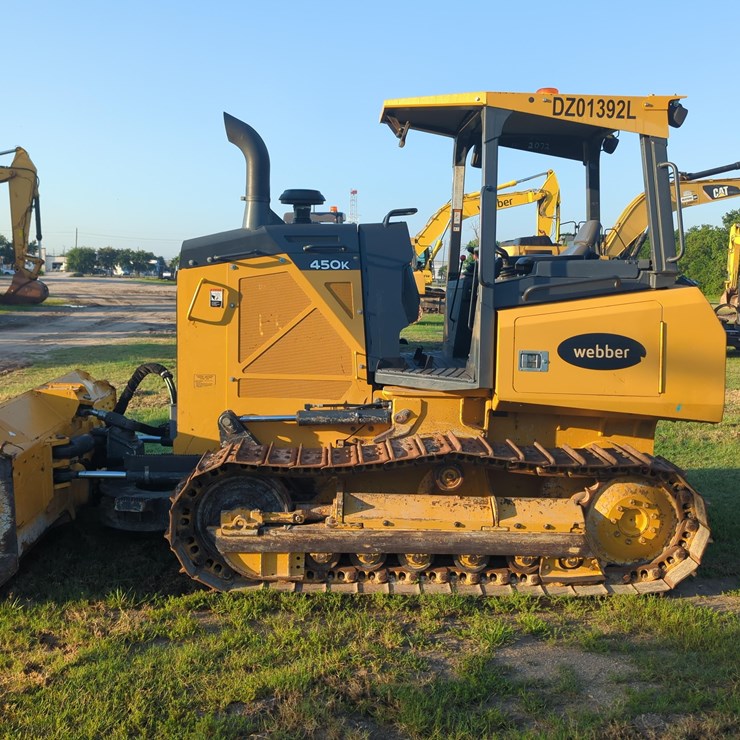 2022 DEERE 450 LT