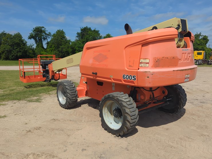 2018-jlg-600s-image-5