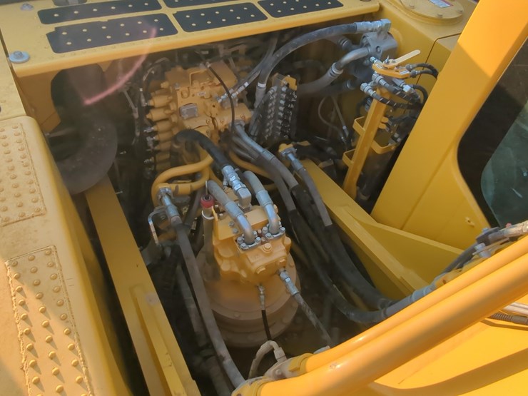 2022-komatsu-pc360-lc-11-image-15