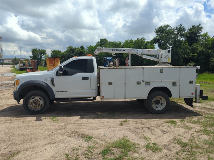 2017-ford-f550-image-1