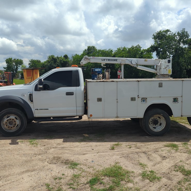 2017 FORD F550