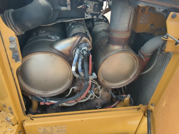 2020-caterpillar-d6-lgp-image-15
