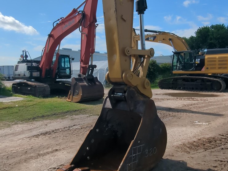 2017-caterpillar-325flcr-image-7