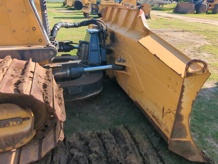 2022-john-deere-850-image-11