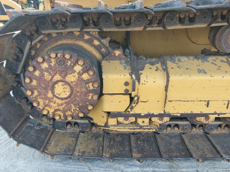 2022-caterpillar-d3-lgp-image-11