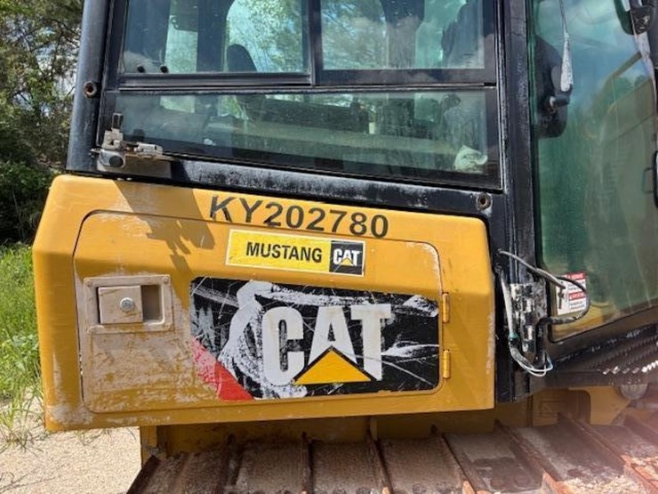 2017-caterpillar-d5k2-lgp-image-6
