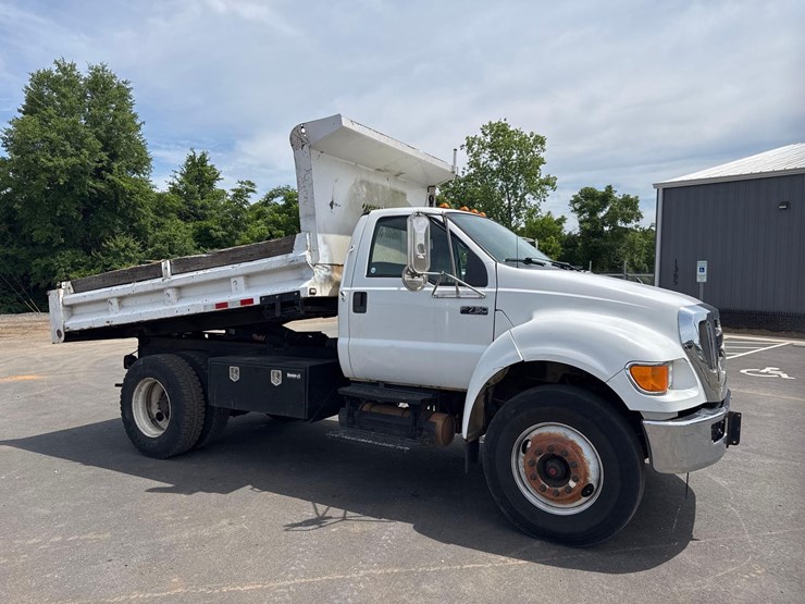2008-ford-f750-xl-image-24