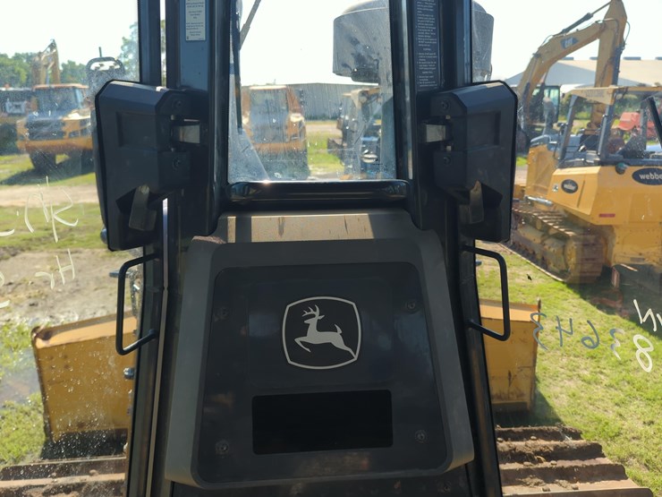 2022-john-deere-850-image-21
