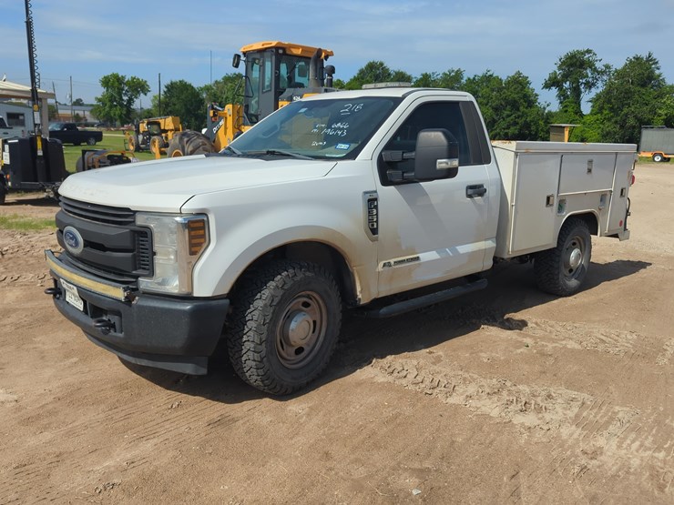 2019-ford-f350-image-2