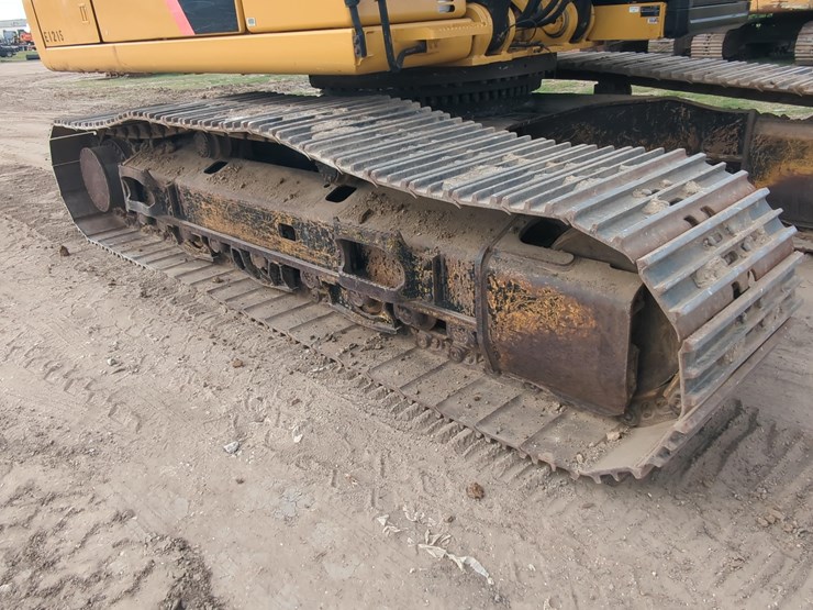 2017-caterpillar-349-image-9