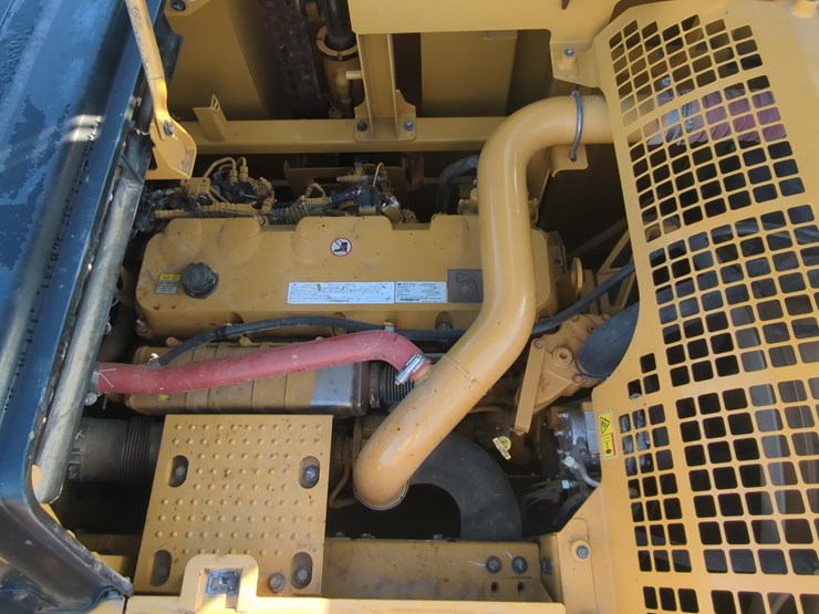2019-caterpillar-352-f-image-17