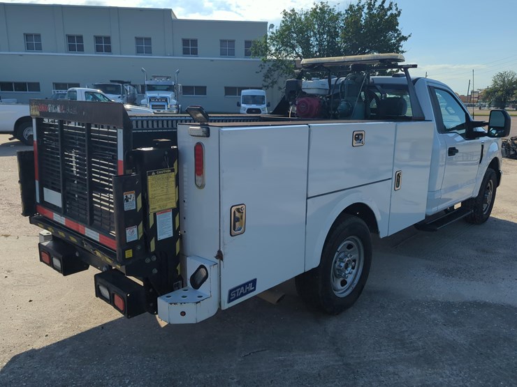 2021-ford-f350-image-4