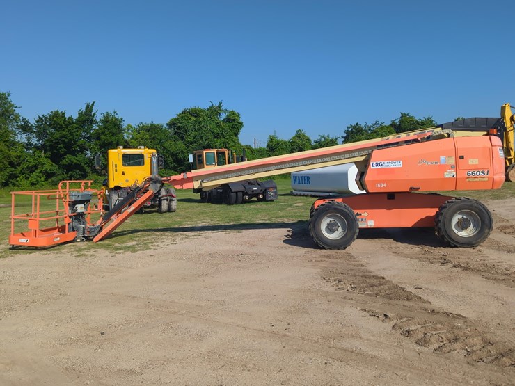 2017-jlg-660sj-image-1