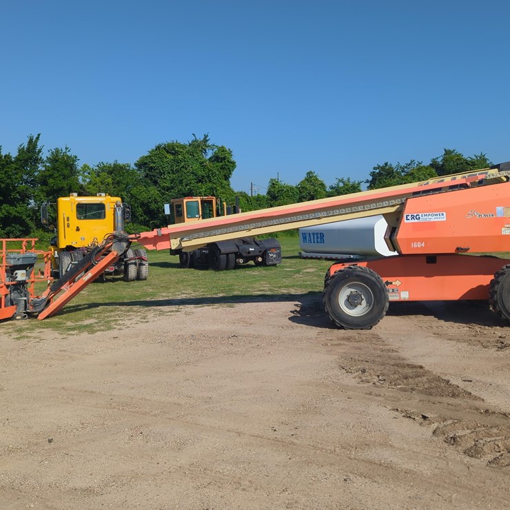 2017 JLG 660SJ