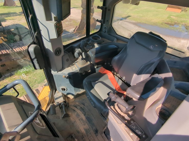 2022-john-deere-850-image-18