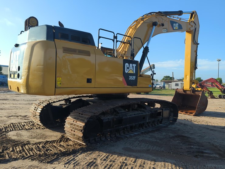 2019-caterpillar-352-f-image-4