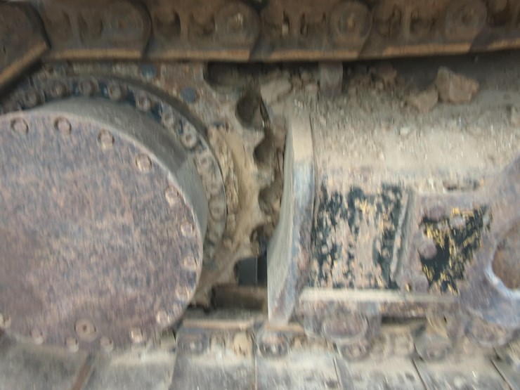 2017-caterpillar-349-image-10