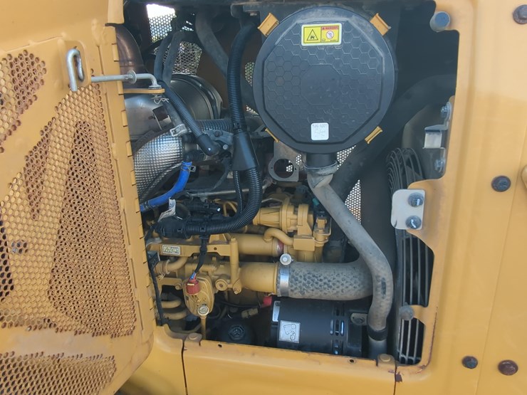2022-caterpillar-d3-lgp-image-9