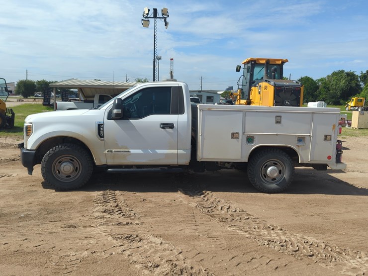 2019-ford-f350-image-1