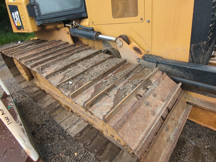 2017-caterpillar-d6t-xw-image-13