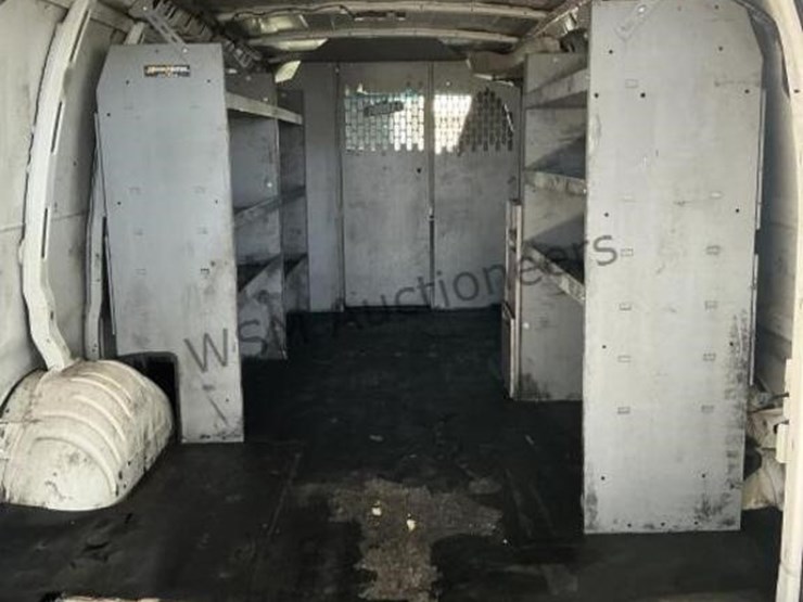 2017-chevrolet-express-2500-image-10