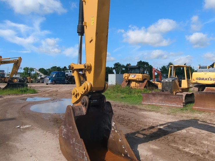 2017-caterpillar-325flcr-image-6