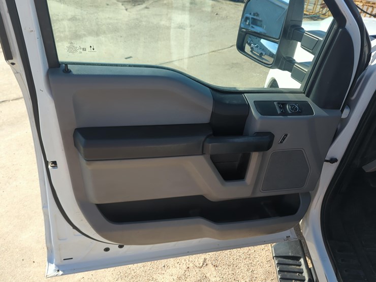 2021-ford-f350-image-10