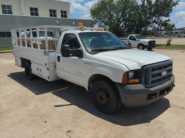 2006-ford-f350-image-3