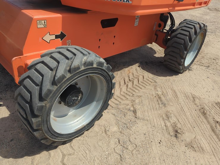 2018-jlg-600s-image-9
