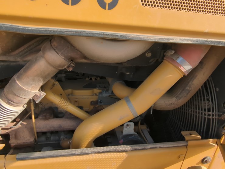 2019-caterpillar-d6n-lgp-image-15