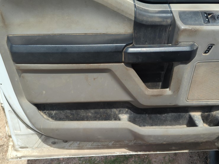 2017-ford-f550-image-11